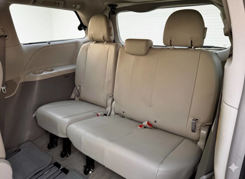2014 Toyota Sienna XLE 7 Passenger Auto Access Seat 4dr Mini Van - 22947280 - 10