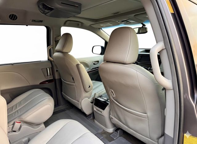 2014 Toyota Sienna XLE 7 Passenger Auto Access Seat 4dr Mini Van - 22947280 - 13