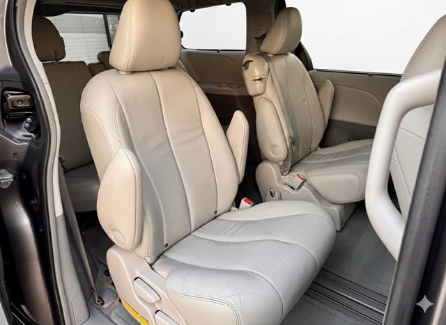 2014 Toyota Sienna XLE 7 Passenger Auto Access Seat 4dr Mini Van - 22947280 - 14