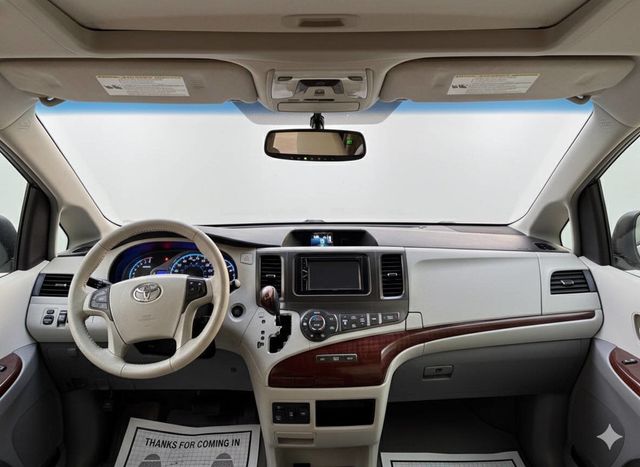 2014 Toyota Sienna XLE 7 Passenger Auto Access Seat 4dr Mini Van - 22947280 - 16