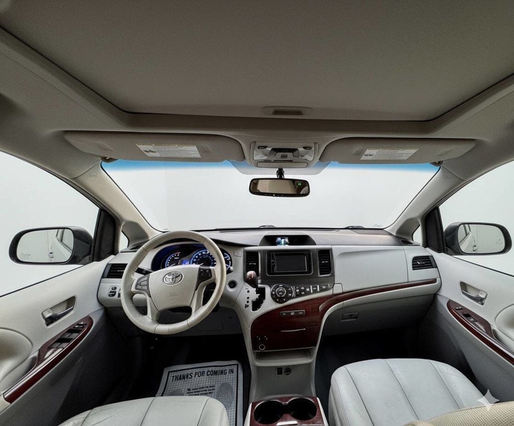 2014 Toyota Sienna XLE 7 Passenger Auto Access Seat 4dr Mini Van - 22947280 - 17