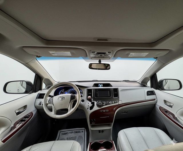 2014 Toyota Sienna XLE 7 Passenger Auto Access Seat 4dr Mini Van - 22947280 - 17