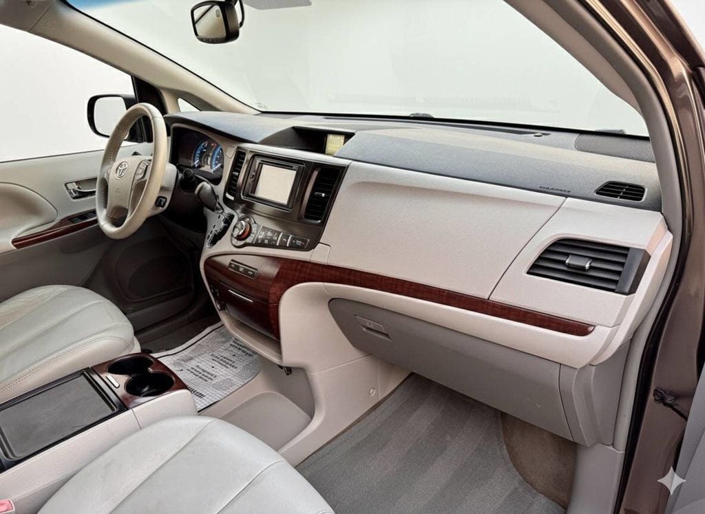 2014 Toyota Sienna XLE 7 Passenger Auto Access Seat 4dr Mini Van - 22947280 - 11