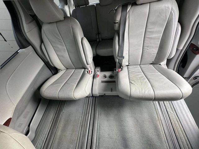 2014 Toyota Sienna XLE 8 Passenger 4dr Mini Van - 22947852 - 23