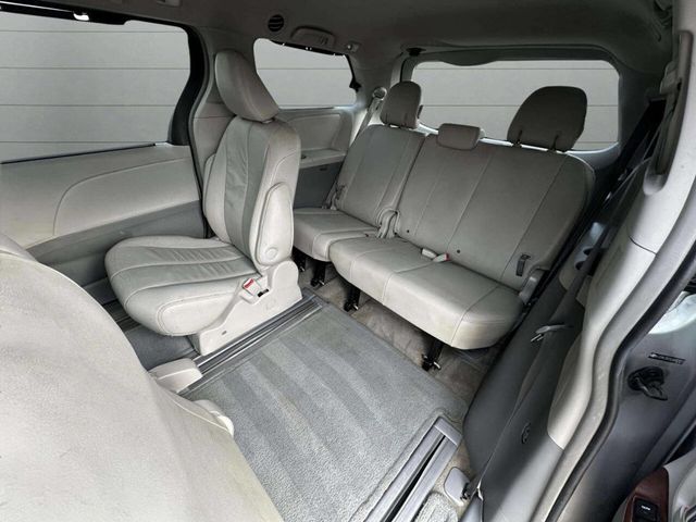 2014 Toyota Sienna XLE 8 Passenger 4dr Mini Van - 22947852 - 25