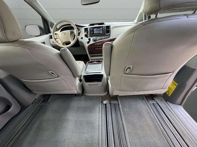 2014 Toyota Sienna XLE 8 Passenger 4dr Mini Van - 22947852 - 27