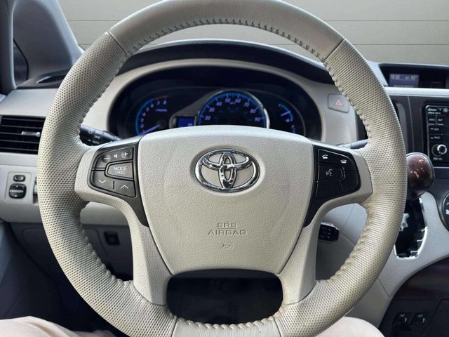 2014 Toyota Sienna XLE 8 Passenger 4dr Mini Van - 22947852 - 35