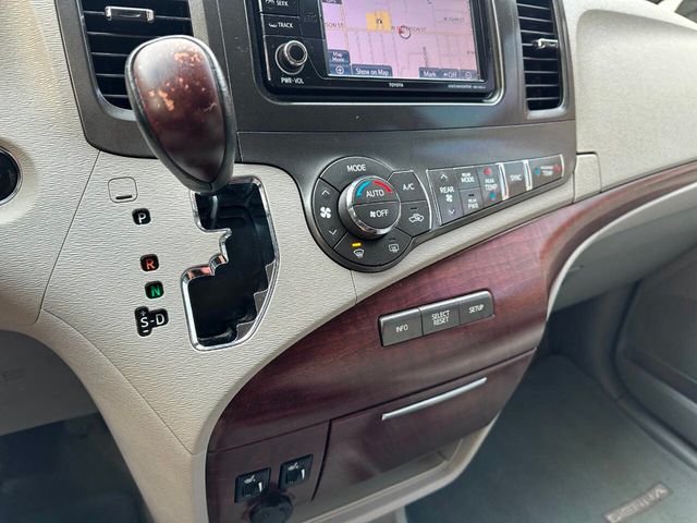 2014 Toyota Sienna XLE 8 Passenger 4dr Mini Van - 22947852 - 46