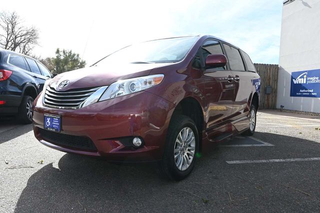 2014 Toyota Sienna XLE Mobility Handicap Van - 22946977 - 9