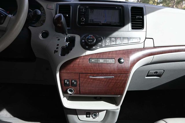 2014 Toyota Sienna XLE Mobility Handicap Van - 22946977 - 22