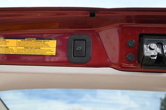 2014 Toyota Sienna XLE Mobility Handicap Van - 22946977 - 25