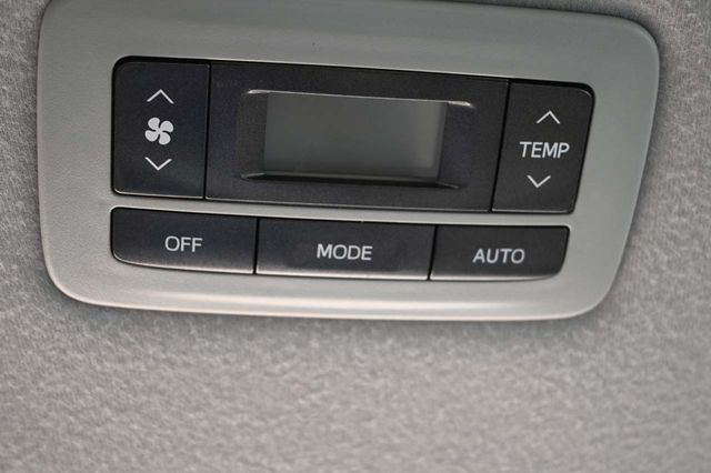 2014 Toyota Sienna XLE Mobility Handicap Van - 22946977 - 28