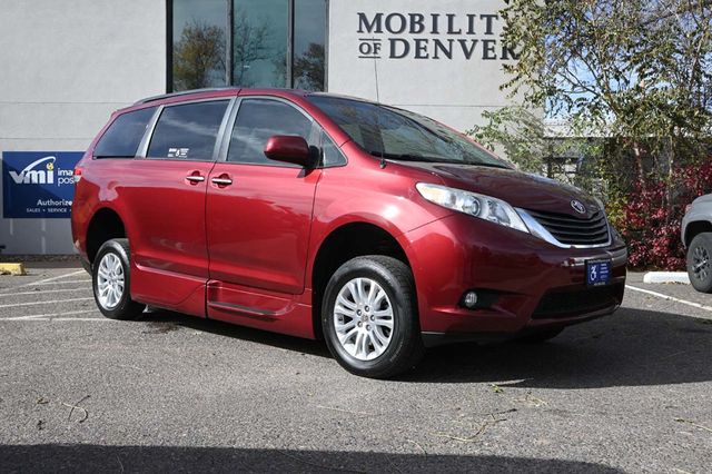 2014 Toyota Sienna XLE Mobility Handicap Van - 22946977 - 2