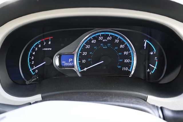 2014 Toyota Sienna XLE Mobility Handicap Van - 22946977 - 36