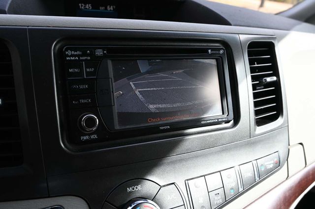 2014 Toyota Sienna XLE Mobility Handicap Van - 22946977 - 37