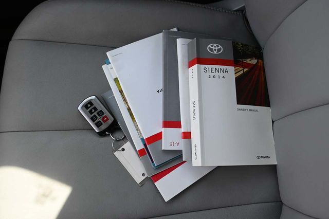 2014 Toyota Sienna XLE Mobility Handicap Van - 22946977 - 38