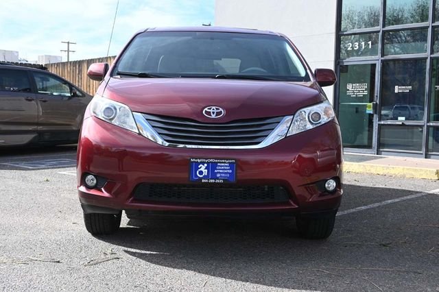 2014 Toyota Sienna XLE Mobility Handicap Van - 22946977 - 3