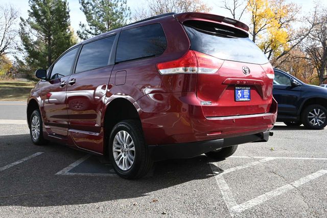 2014 Toyota Sienna XLE Mobility Handicap Van - 22946977 - 7
