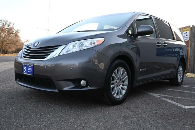 2014 Toyota Sienna XLE Mobility Handicap Van - 22951132 - 9