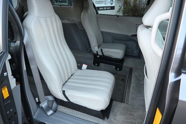 2014 Toyota Sienna XLE Mobility Handicap Van - 22951132 - 16