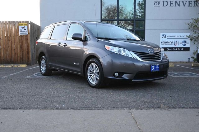 2014 Toyota Sienna XLE Mobility Handicap Van - 22951132 - 2