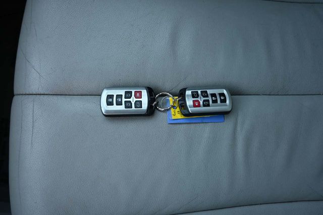 2014 Toyota Sienna XLE Mobility Handicap Van - 22951132 - 35