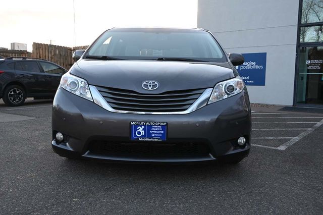 2014 Toyota Sienna XLE Mobility Handicap Van - 22951132 - 3