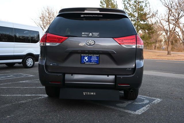 2014 Toyota Sienna XLE Mobility Handicap Van - 22951132 - 6
