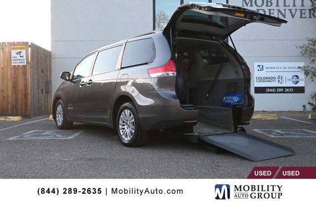 2014 Toyota Sienna XLE Mobility Handicap Van - 22981165 - 0