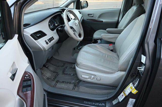 2014 Toyota Sienna XLE Mobility Handicap Van - 22981165 - 12