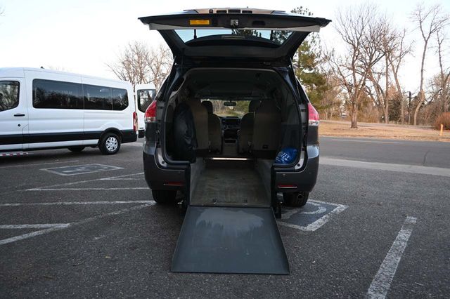 2014 Toyota Sienna XLE Mobility Handicap Van - 22981165 - 17