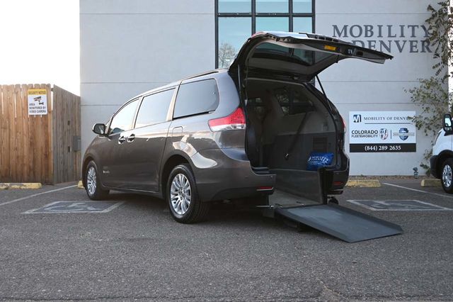2014 Toyota Sienna XLE Mobility Handicap Van - 22981165 - 1
