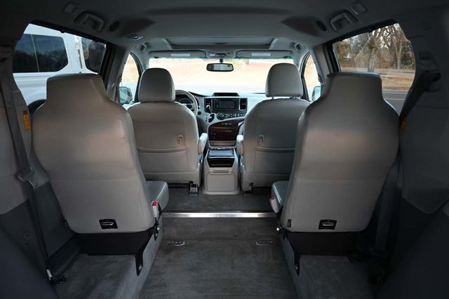 2014 Toyota Sienna XLE Mobility Handicap Van - 22981165 - 20