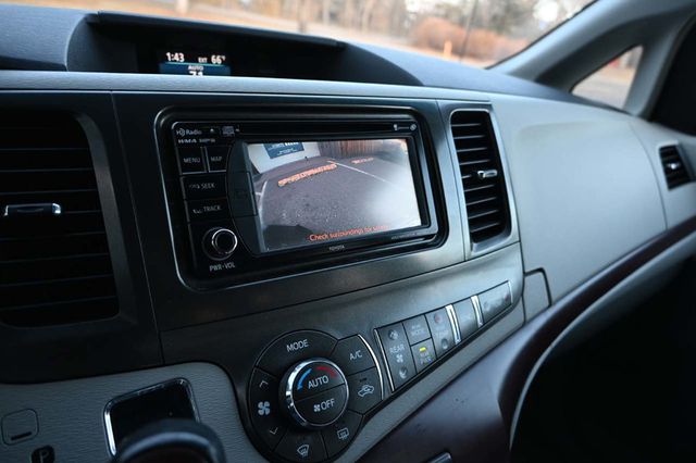 2014 Toyota Sienna XLE Mobility Handicap Van - 22981165 - 34