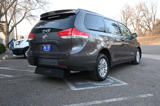 2014 Toyota Sienna XLE Mobility Handicap Van - 22981165 - 5
