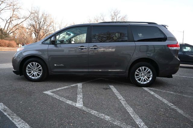 2014 Toyota Sienna XLE Mobility Handicap Van - 22981165 - 8