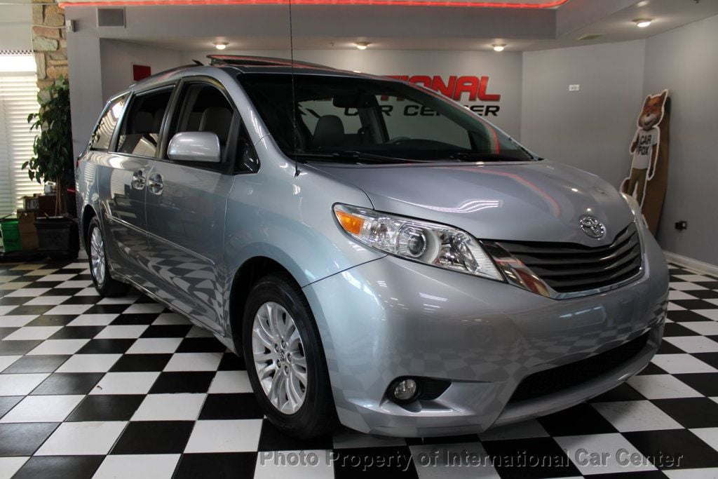 2014 Toyota Sienna XLE V6 8 Passenger XLE V6 7 Passenger Auto Acces - 22780415 - 2