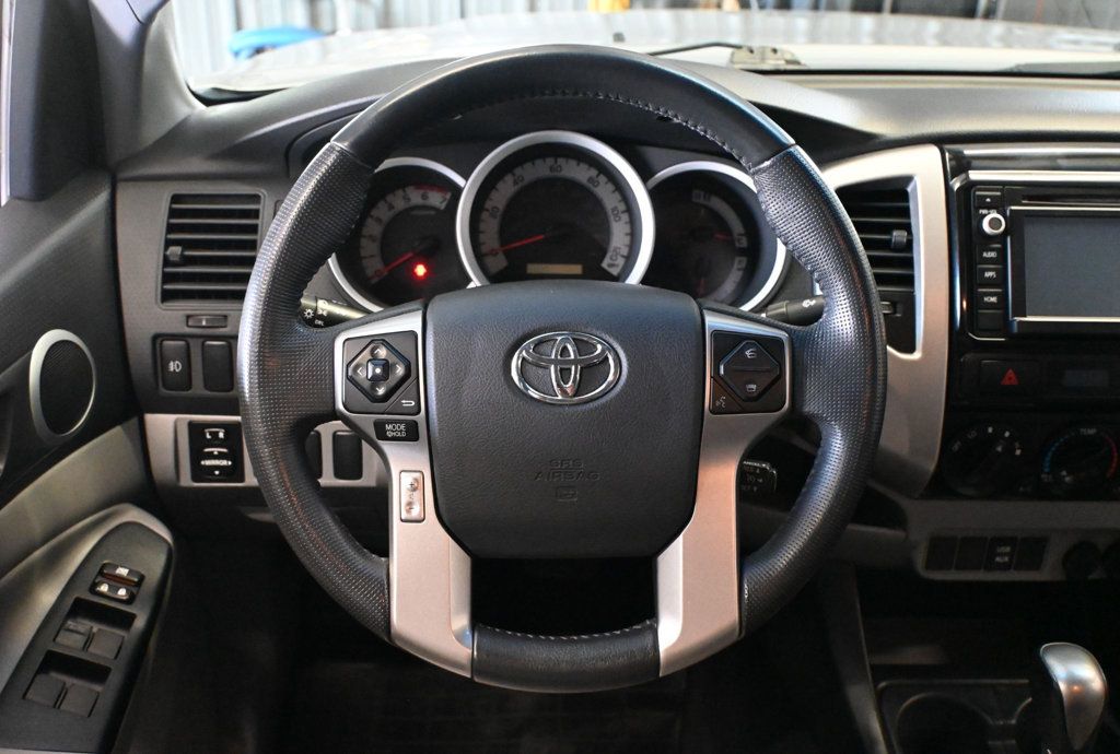 Toyota Tacoma photo 13