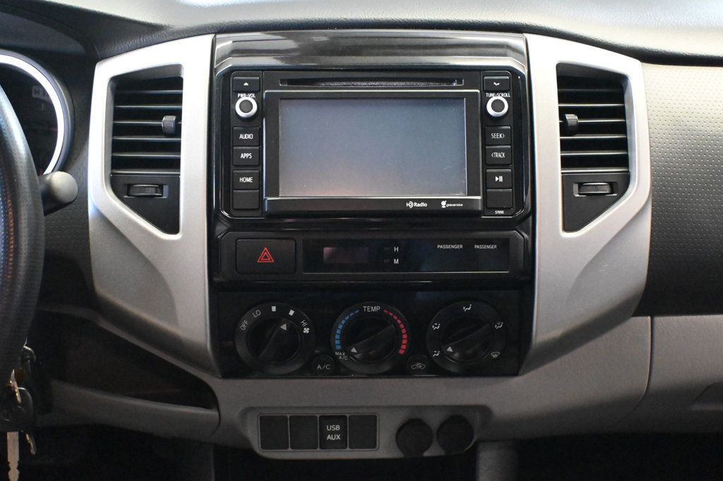 Toyota Tacoma photo 14