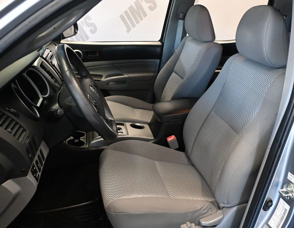 Toyota Tacoma photo 16