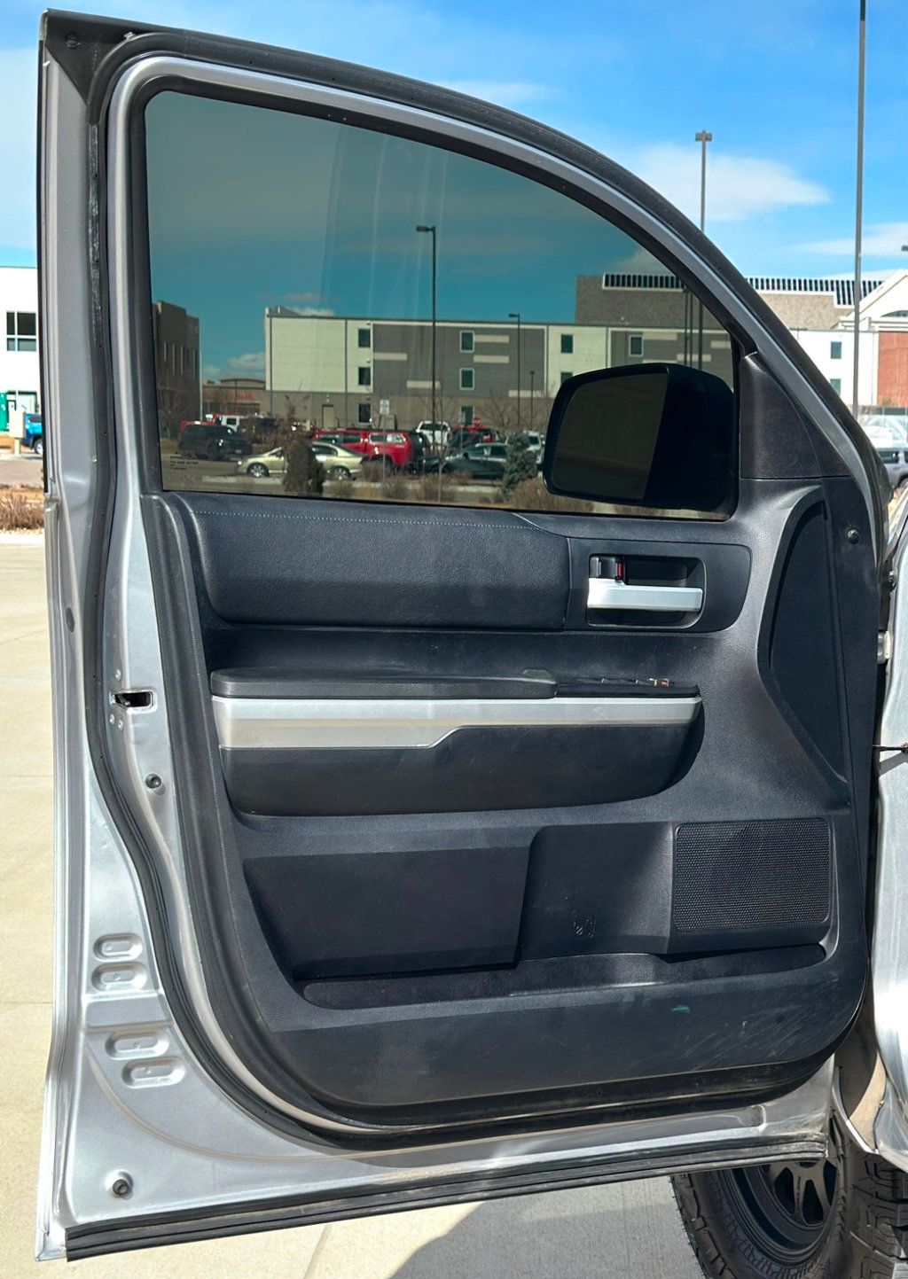 2014 Toyota Tundra SR5 CrewMax photo 10