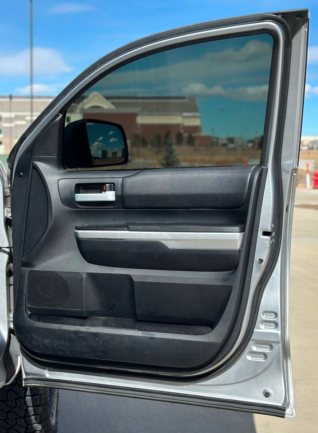 2014 Toyota Tundra SR5 CrewMax photo 11