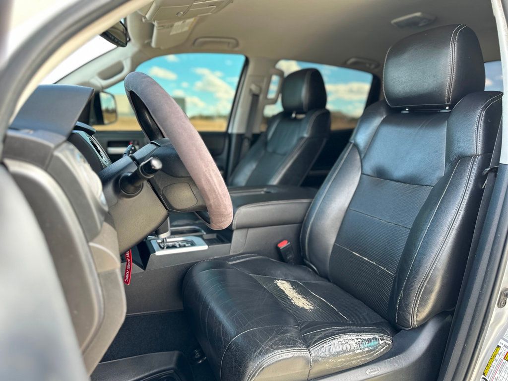 2014 Toyota Tundra SR5 CrewMax photo 24