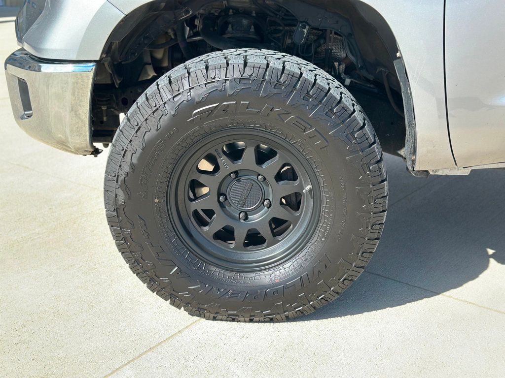 2014 Toyota Tundra SR5 CrewMax photo 30