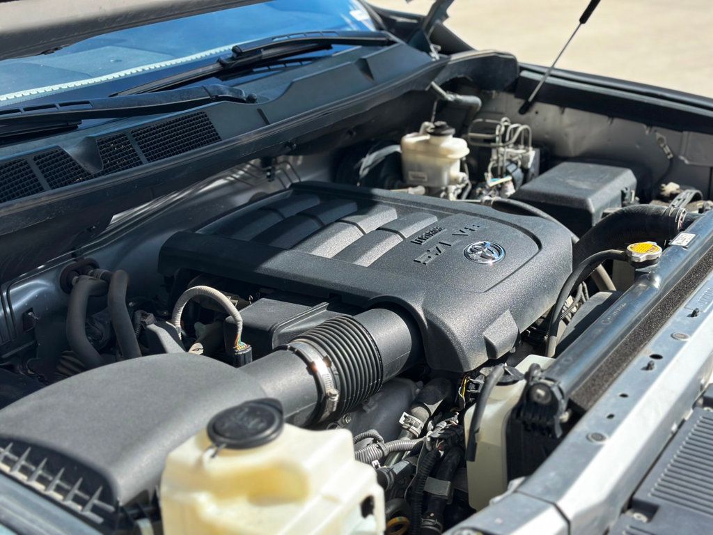 2014 Toyota Tundra SR5 CrewMax photo 35