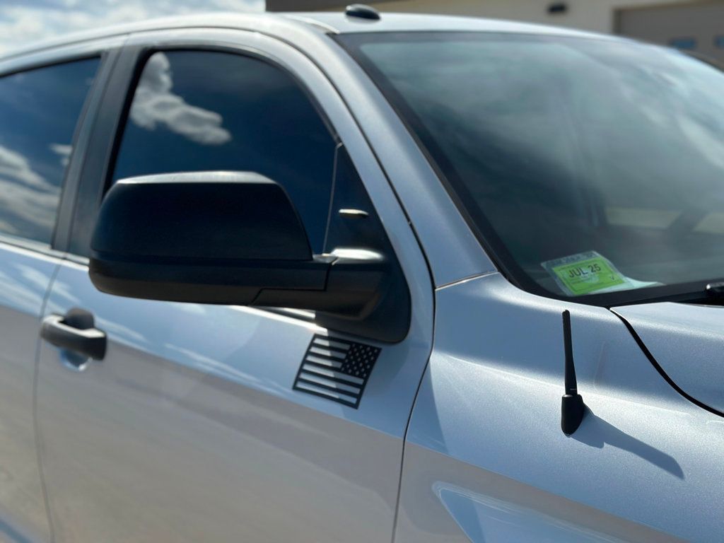 2014 Toyota Tundra SR5 CrewMax photo 9