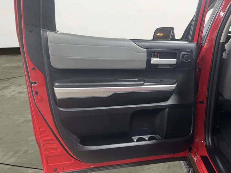 2014 Toyota Tundra CrewMax 5.7L FFV V8 6-Spd AT LTD (Natl) - 22984895 - 12