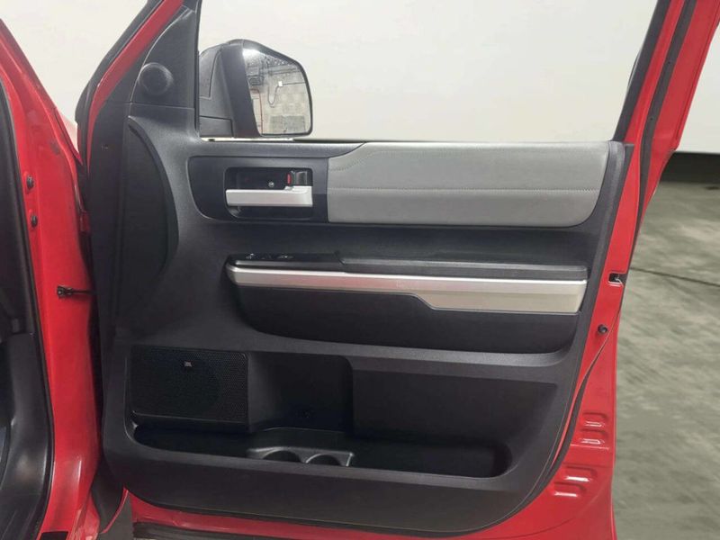 2014 Toyota Tundra CrewMax 5.7L FFV V8 6-Spd AT LTD (Natl) - 22984895 - 16