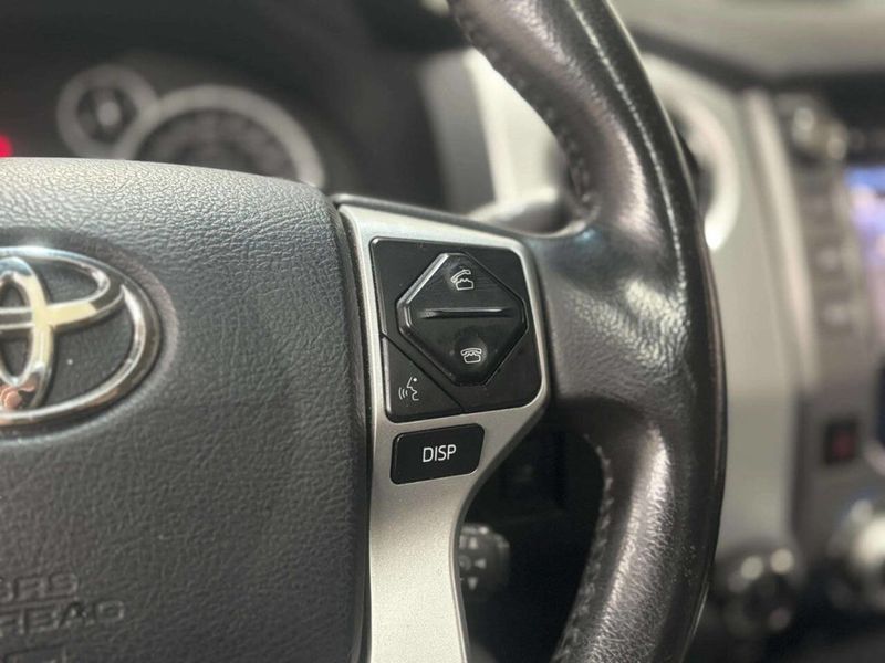 2014 Toyota Tundra CrewMax 5.7L FFV V8 6-Spd AT LTD (Natl) - 22984895 - 28