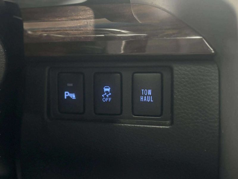 2014 Toyota Tundra CrewMax 5.7L FFV V8 6-Spd AT LTD (Natl) - 23055999 - 26